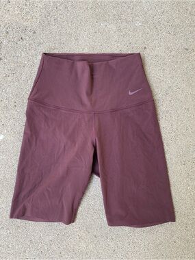 Nike Zenvy Women's High-Waist Ribbed Bike Shorts - Maroon